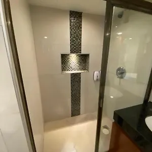 https://ocean-view-giness.quintano-roohotels.com