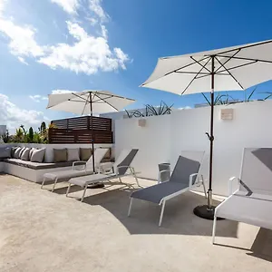 https://apt-caribbean.quintano-roohotels.com